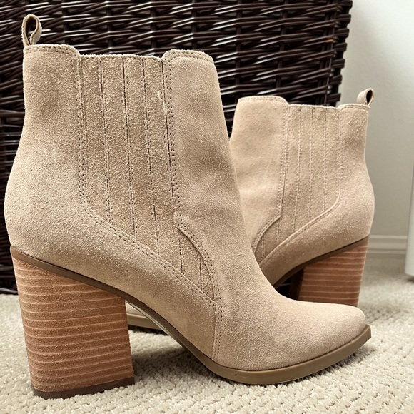 Marc Fisher Booties - Picture 1 of 6